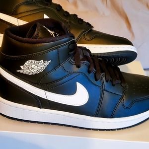Jordan 1 Mid